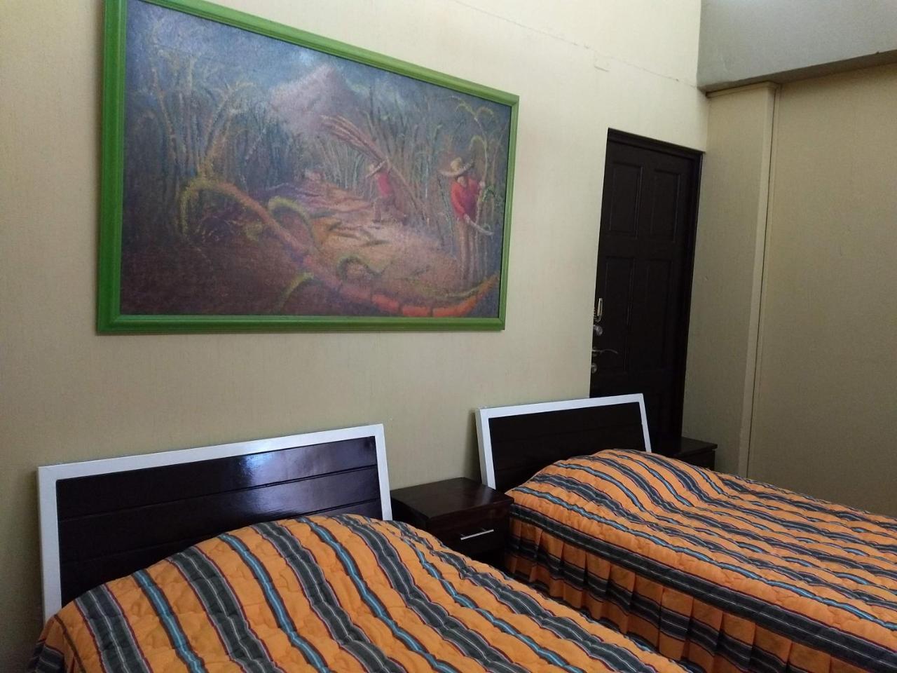 Bed and Breakfast Give House Гватемала Экстерьер фото