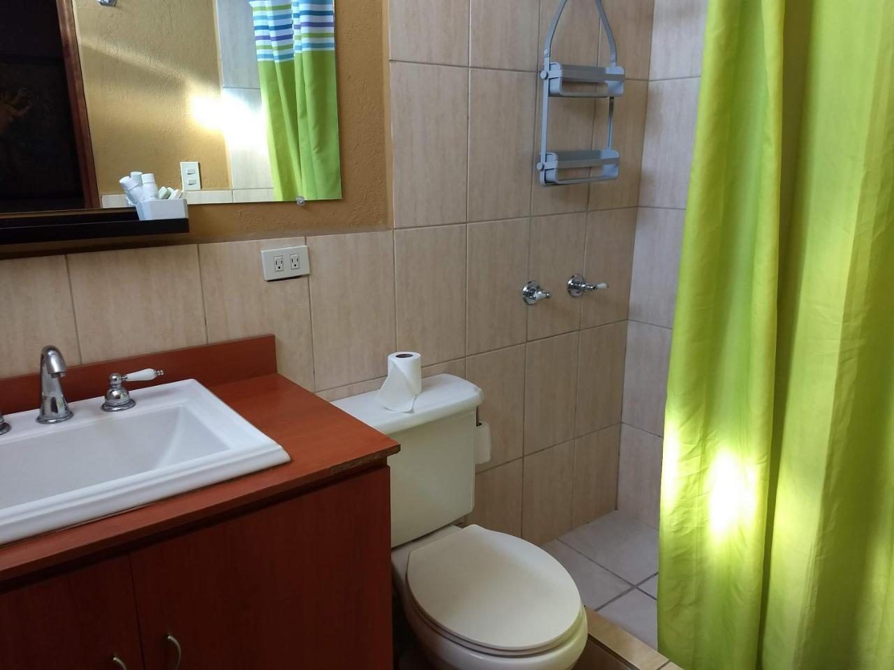 Bed and Breakfast Give House Гватемала Экстерьер фото